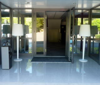 Bureau privé 16 m² 1 poste Coworking Parc du Golf Aix-en-Provence 13290 - photo 1